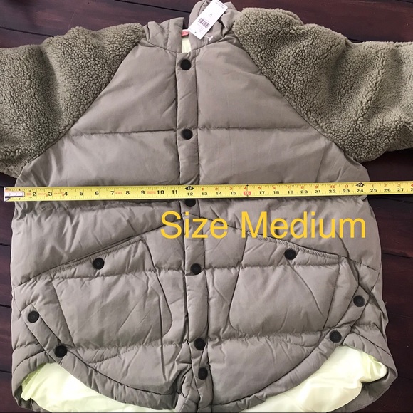 ONLY ONE LEFT! NWT Anthropologie Oversized Puffer Coat. Moss color - Picture 9 of 11